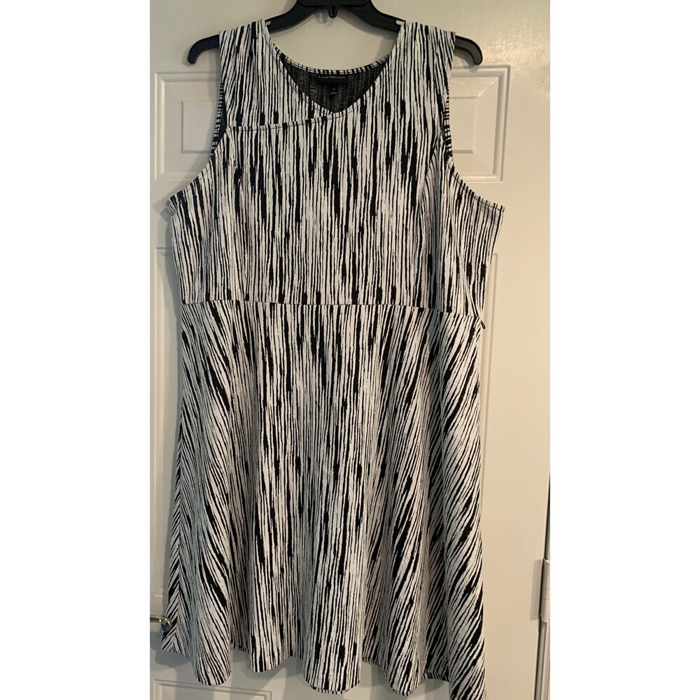 Lane Bryant Black/White Textured Knit A-line Dress w/ Stretch Size 24